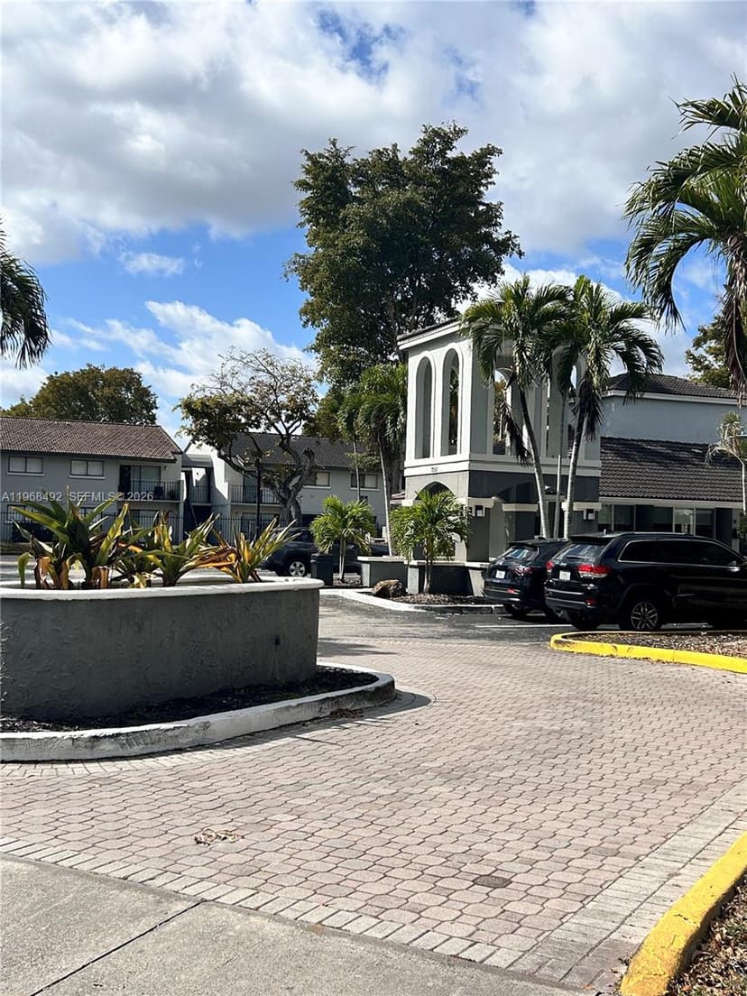 7030 NW 179th St # 205, Hialeah FL 33015
