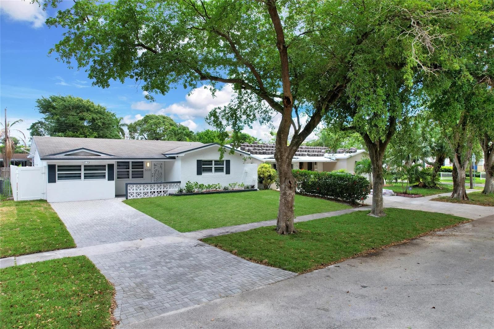 5311 Pierce Street, Hollywood FL 33021