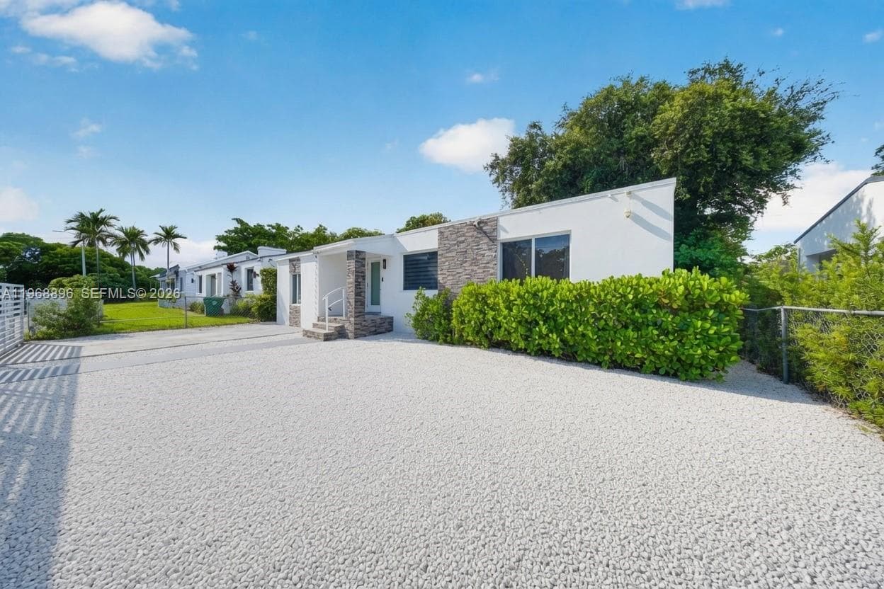 231 NW 44th St, Miami FL 33127