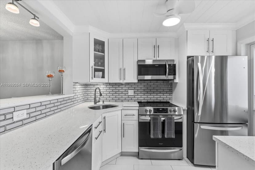 3201 NE 8th St # 405, Pompano Beach FL 33062