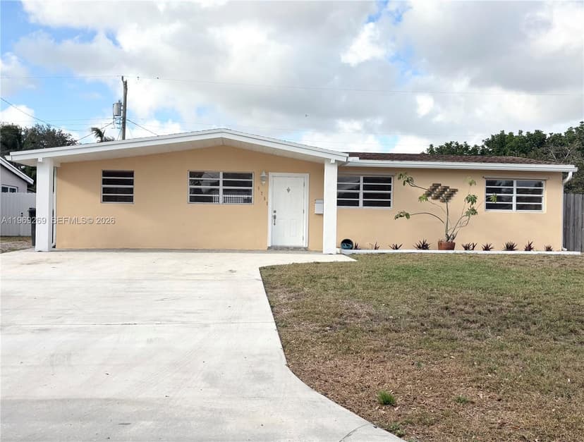 6751 Cleveland St, Hollywood FL 33024