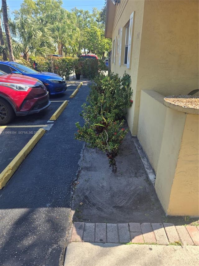 208 SW 1st Ct, Pompano Beach FL 33060 - Pompano Beach, FL - Photo 3