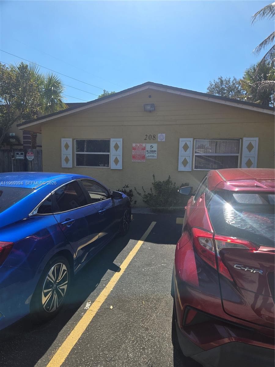 208 SW 1st Ct, Pompano Beach FL 33060