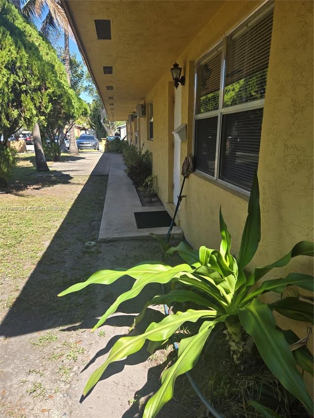 208 SW 1st Ct, Pompano Beach FL 33060 - Pompano Beach, FL - Photo 4