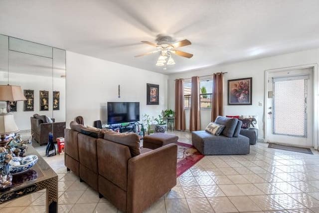 657 Brittany N, Delray Beach FL 33446 - Delray Beach, FL - Photo 5