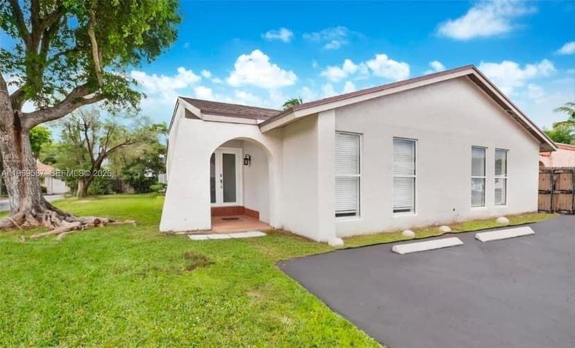 11417 SW 35 ln, Miami FL 33165