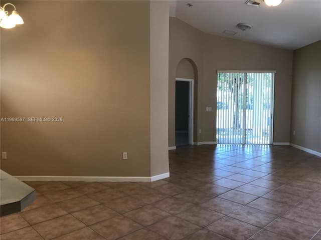 3748 NE 9th Ct, Homestead FL 33033 - Homestead, FL - Photo 2