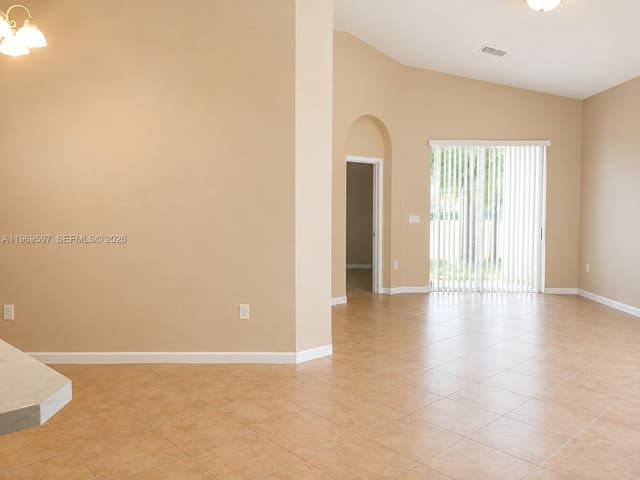 3748 NE 9th Ct, Homestead FL 33033 - Homestead, FL - Photo 4