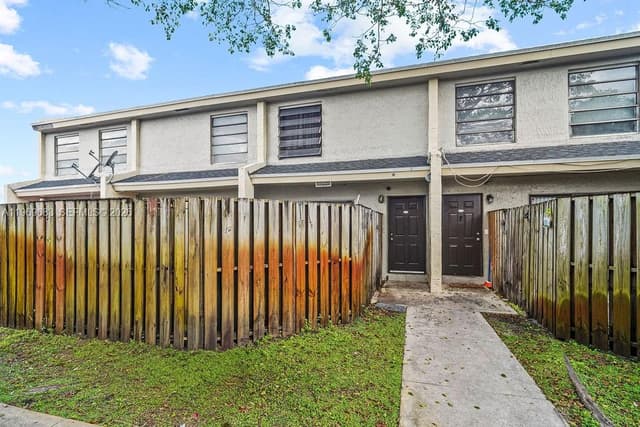 2424 NW 52nd Ave # 2424, Lauderhill FL 33313 - Lauderhill, FL - Photo 2