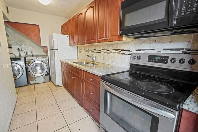 2424 NW 52nd Ave # 2424, Lauderhill FL 33313 - Lauderhill, FL - Photo 3