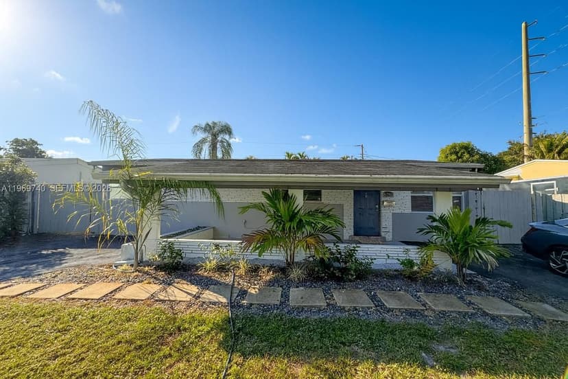 6780 Meade St, Hollywood FL 33024