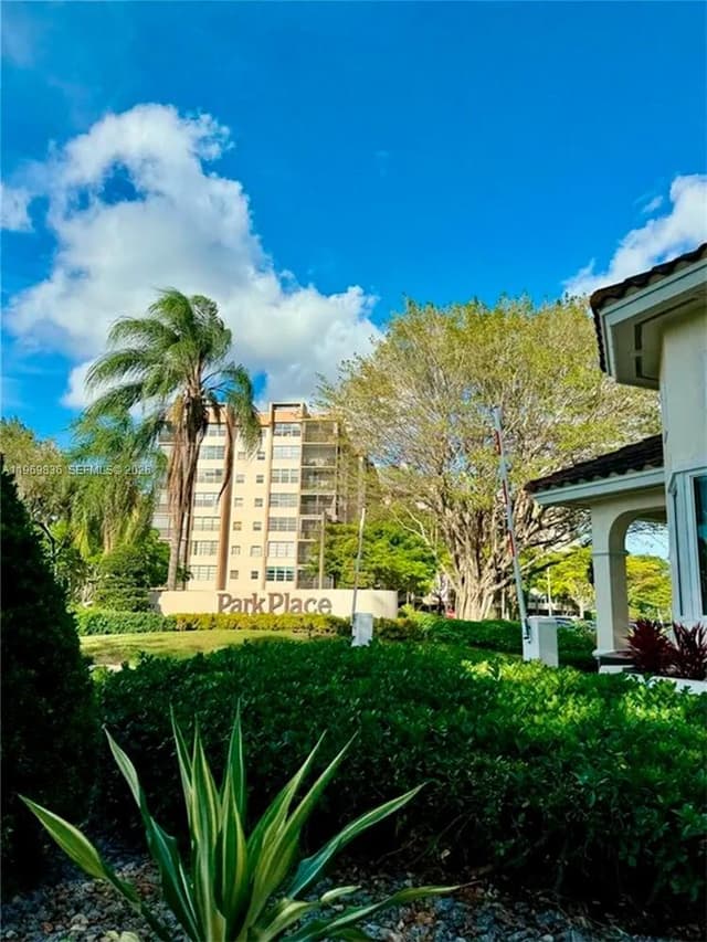 900 Saint Charles Pl # 316, Pembroke Pines FL 33026 - Pembroke Pines, FL - Photo 2