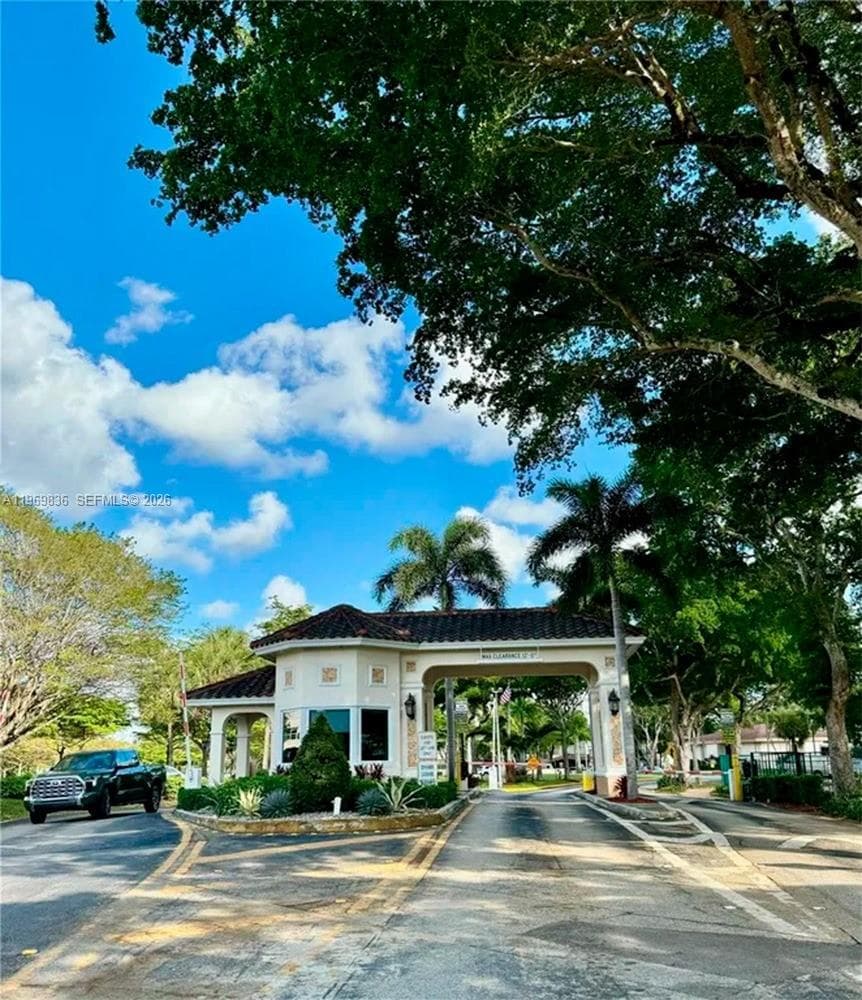 900 Saint Charles Pl # 316, Pembroke Pines FL 33026 - Pembroke Pines, FL - Photo 1