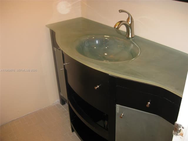 3181 S Ocean Dr # 304, Hallandale Beach FL 33009 - Hallandale Beach, FL - Photo 2