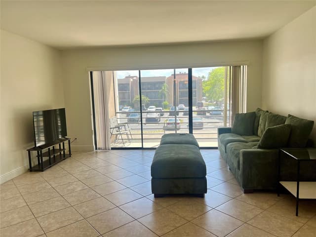 4000 N Hills Drive # 28, Hollywood FL 33021 - Hollywood, FL - Photo 3