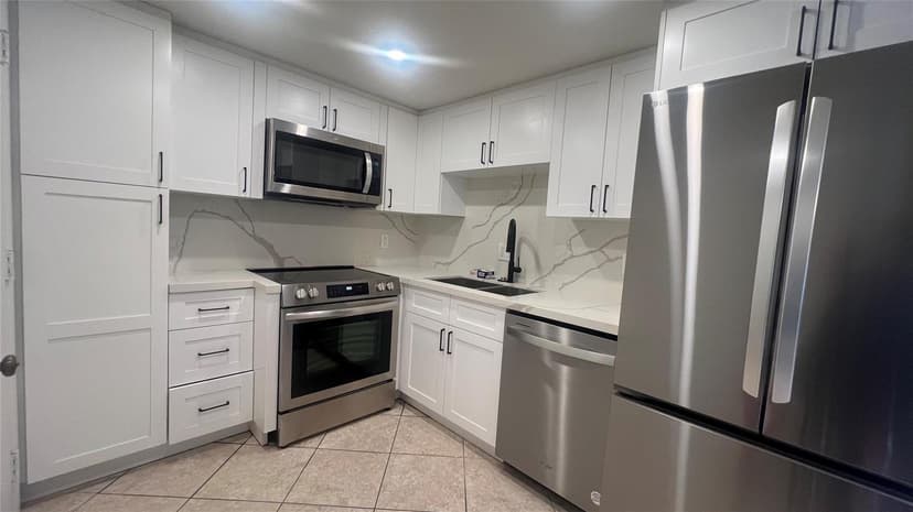 4000 N Hills Drive # 28, Hollywood FL 33021