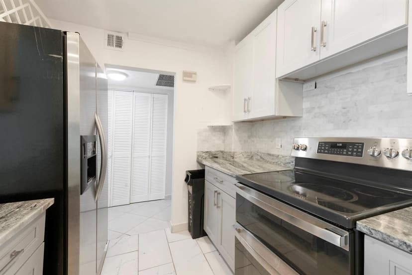 3800 N Hills Drive # 402, Hollywood FL 33021