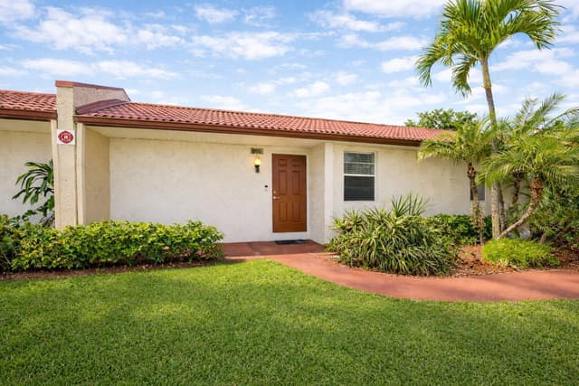 105 Lake Irene Drive, West Palm Beach FL 33411 - West Palm Beach, FL - Photo 2