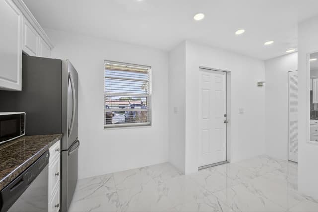105 Lake Irene Drive, West Palm Beach FL 33411 - West Palm Beach, FL - Photo 6