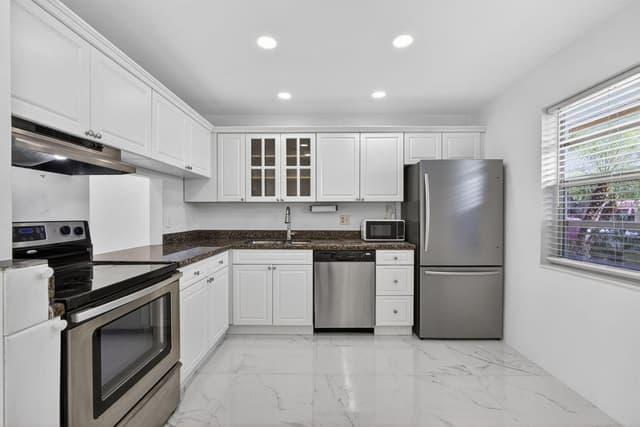 105 Lake Irene Drive, West Palm Beach FL 33411 - West Palm Beach, FL - Photo 4
