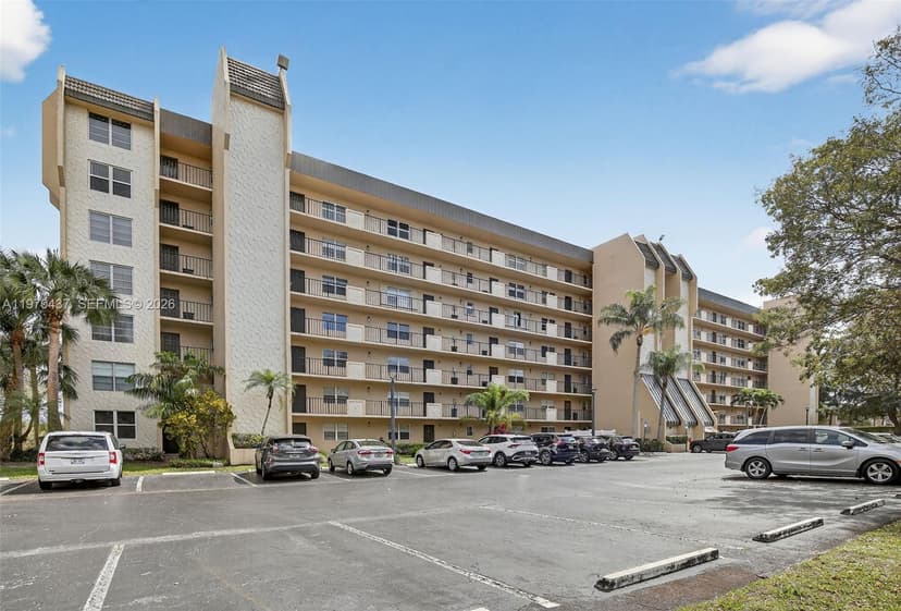 3300 W Rolling Hills Cir # 302, Davie FL 33328