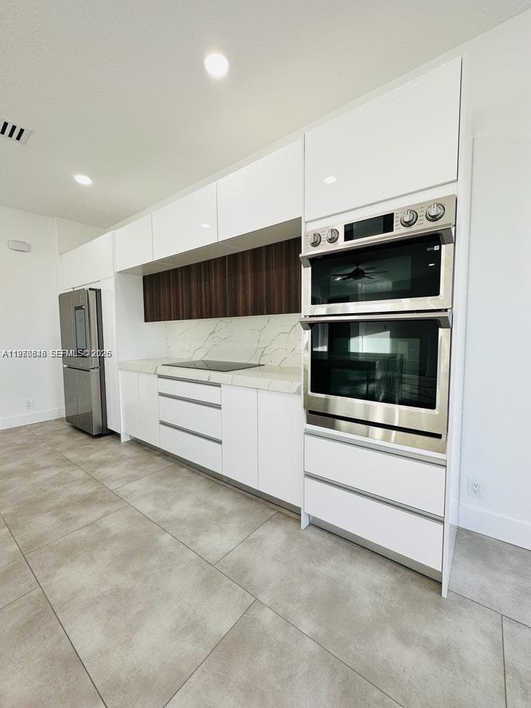 1887 Harbor View Cir, Weston FL 33327