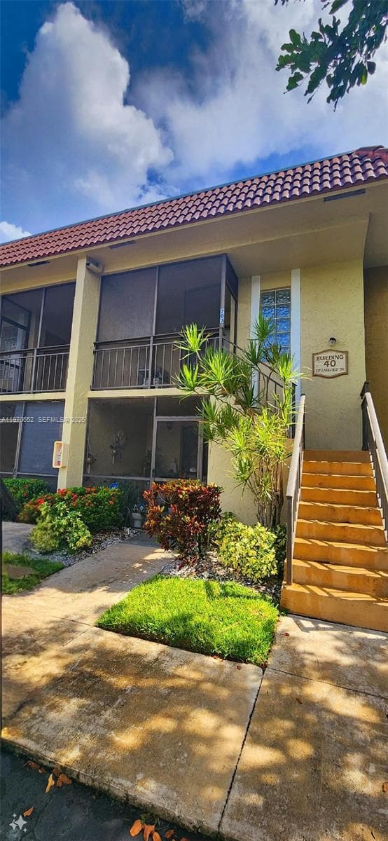 327 Lakeview Dr # 103, Weston FL 33326