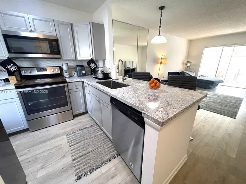 5102 NW 36th St # 611, Lauderdale Lakes FL 33319