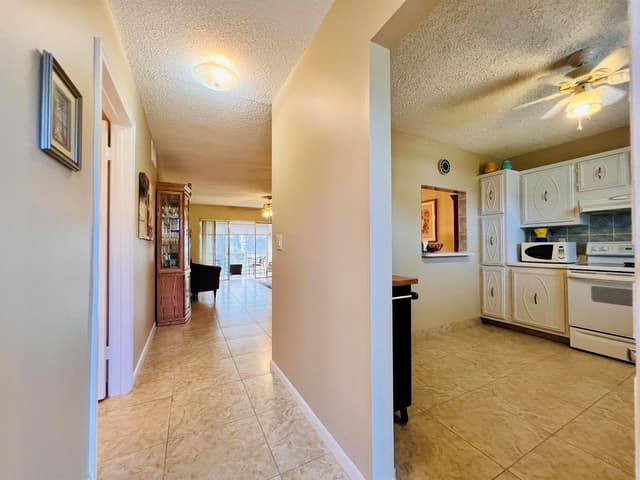 203 Oxford 500, West Palm Beach FL 33417 - West Palm Beach, FL - Photo 2