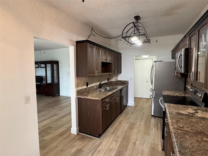 3850 Washington Street # 102, Hollywood FL 33021