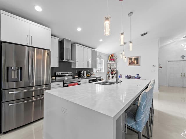 181 SW 203rd Avenue, Pembroke Pines FL 33029 - Pembroke Pines, FL - Photo 2