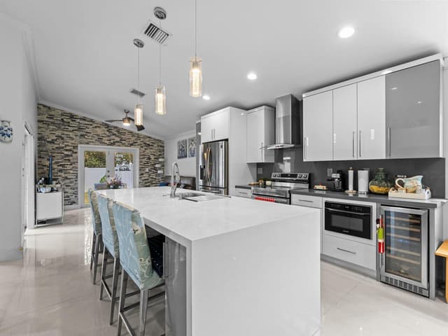181 SW 203rd Avenue, Pembroke Pines FL 33029 - Pembroke Pines, FL - Photo 3