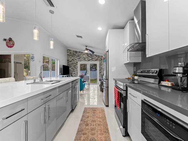 181 SW 203rd Avenue, Pembroke Pines FL 33029 - Pembroke Pines, FL - Photo 4