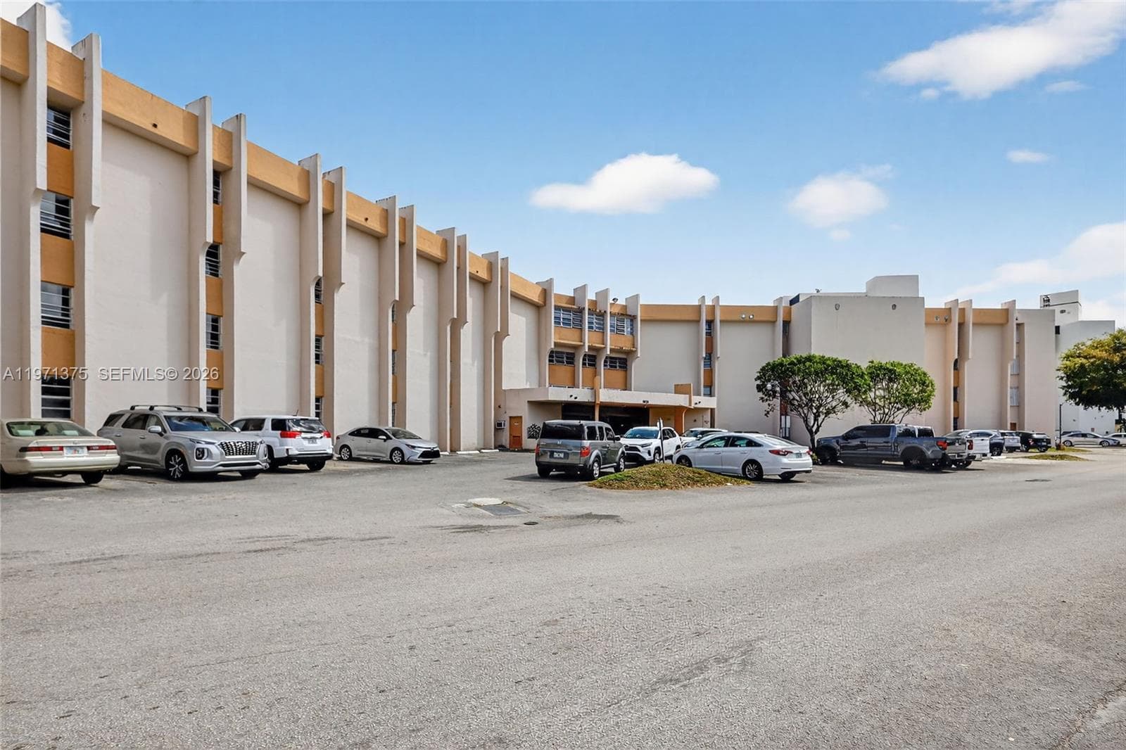 9678 Fontainebleau Blvd # 411, Miami FL 33172 - Miami, FL - Photo 1