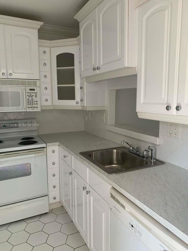 5003 NW 35th St # 405, Lauderdale Lakes FL 33319
