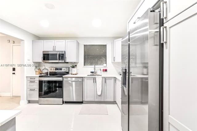 601 Ives Dairy Rd # 00, Miami FL 33179 - Miami, FL - Photo 4