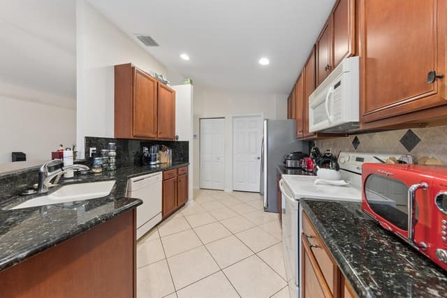 12024 Roma Road, Boynton Beach FL 33437 - Boynton Beach, FL - Photo 5