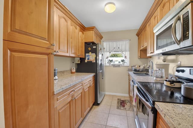 220 High Point Court E # B, Delray Beach FL 33445 - Delray Beach, FL - Photo 3