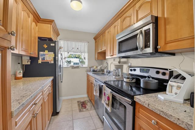 220 High Point Court E # B, Delray Beach FL 33445 - Delray Beach, FL - Photo 5