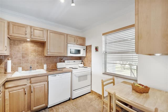 7787 Golf Circle Drive # 312, Margate FL 33063 - Margate, FL - Photo 6