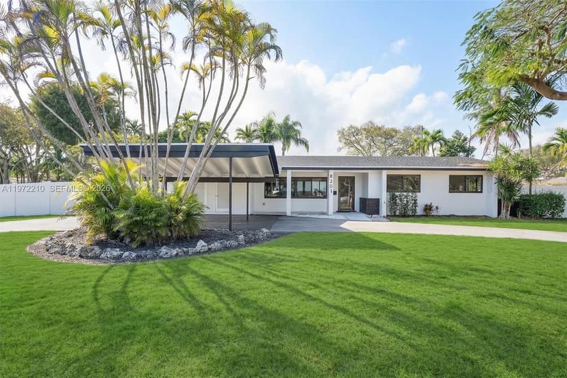8201 SW 151st St, Palmetto Bay FL 33158