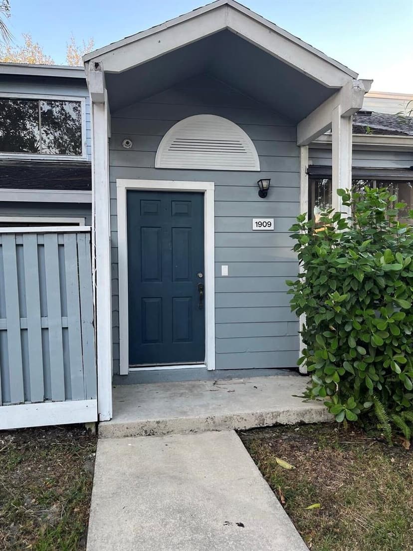 1909 Players Place, North Lauderdale FL 33068