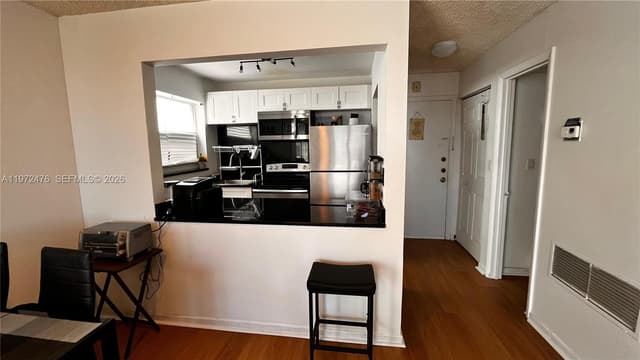 1990 Marseille Dr # 407, Miami Beach FL 33141 - Miami Beach, FL - Photo 2