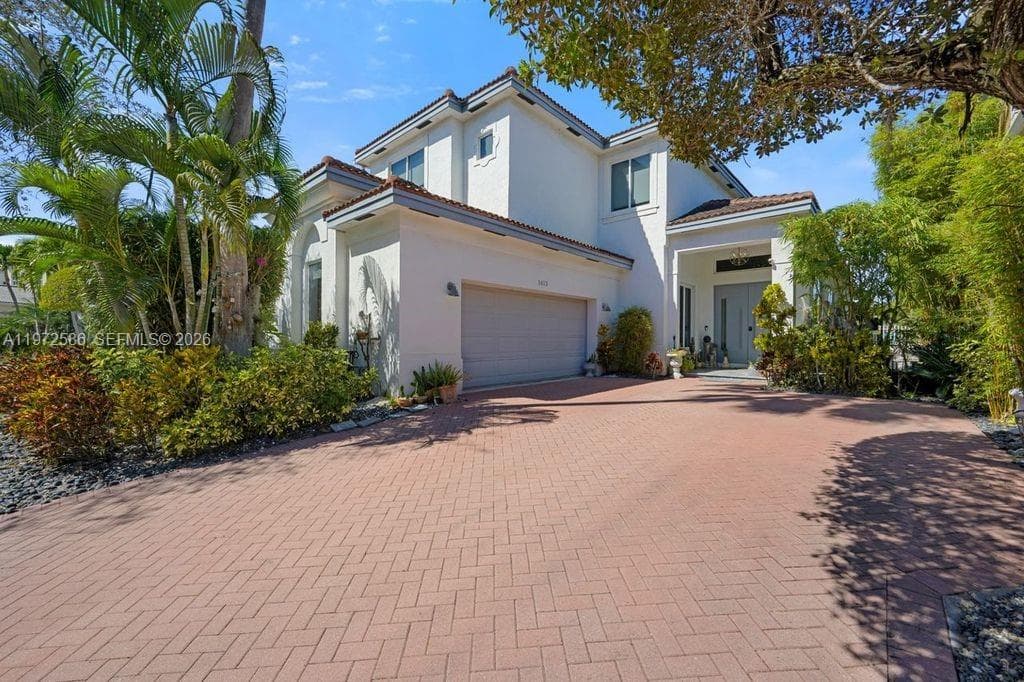 1615 Diplomat Dr, Miami FL 33179