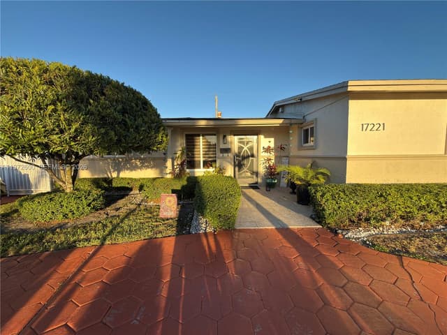 17221 NW 82nd Ave, Hialeah FL 33015 - Hialeah, FL - Photo 2