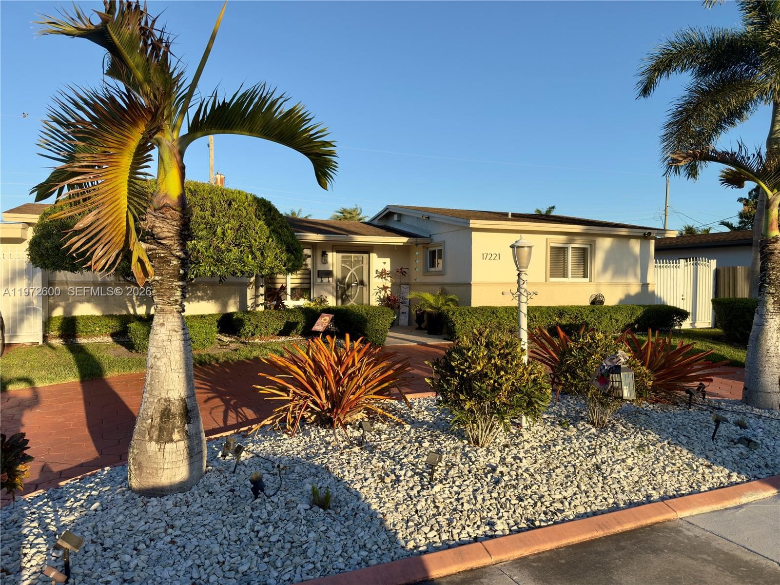 17221 NW 82nd Ave, Hialeah FL 33015 - Hialeah, FL - Photo 1