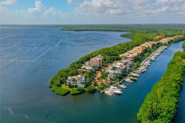 5990 Paradise Point Dr, Palmetto Bay FL 33157 - Palmetto Bay, FL - Photo 2