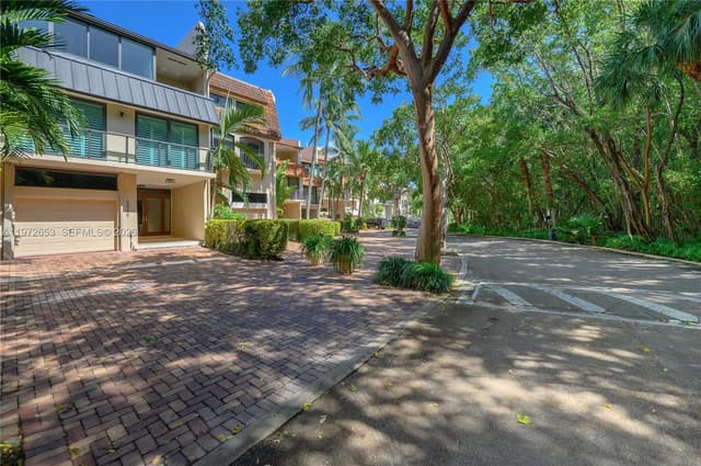 5990 Paradise Point Dr, Palmetto Bay FL 33157 - Palmetto Bay, FL - Photo 7