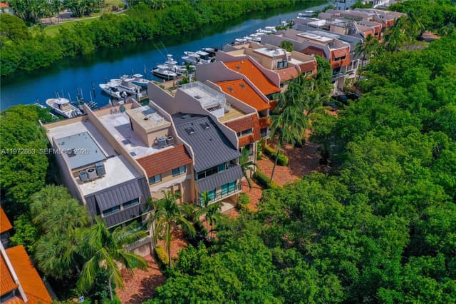 5990 Paradise Point Dr, Palmetto Bay FL 33157 - Palmetto Bay, FL - Photo 5