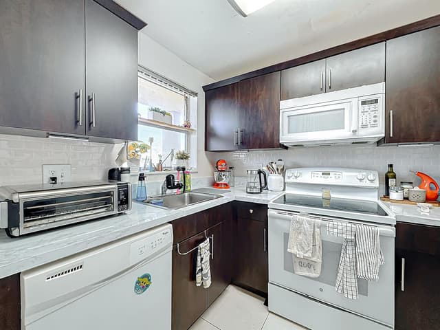 8225 Sunrise Lakes Boulevard # 110, Sunrise FL 33322 - Sunrise, FL - Photo 2